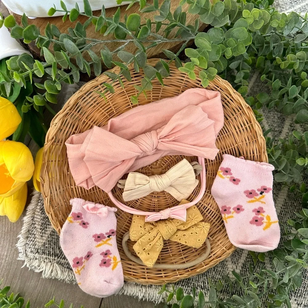 Baby girl floral ankle socks & 4 matching girly hairpieces headband bows